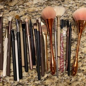 Makeup brushes